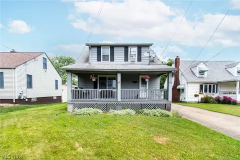 491 Maplewood Ave, Struthers, OH 44471