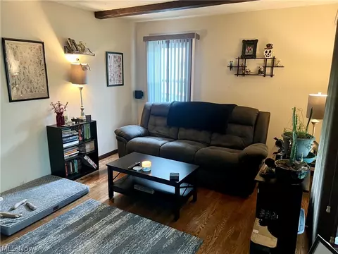 682 Longfellow Dr, Berea, OH 44017 photo 2