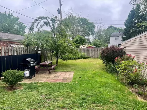 682 Longfellow Dr, Berea, OH 44017 photo 9