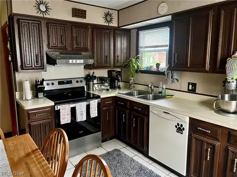 682 Longfellow Dr, Berea, OH 44017 photo 5