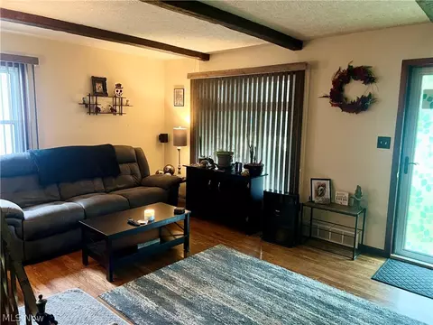 682 Longfellow Dr, Berea, OH 44017 photo 3