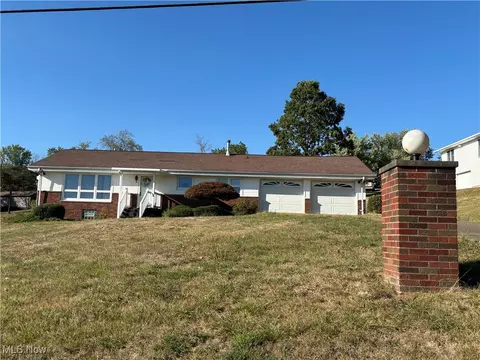 52139 Buena Vista Dr, Saint Clairsville, OH 43950