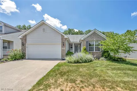 5090 Park Trl, North Ridgeville, OH 44039