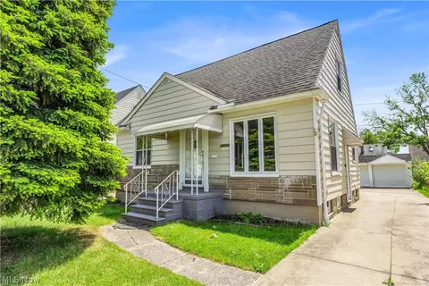 14308 Corridon Ave, Maple Heights, OH 44137