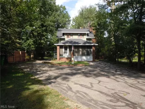 414 E 266th St, Euclid, OH 44132