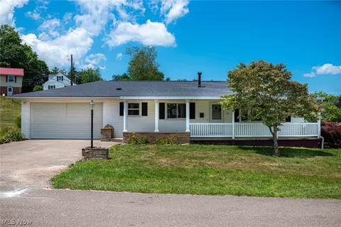 101 Green Dr, Coshocton, OH 43812