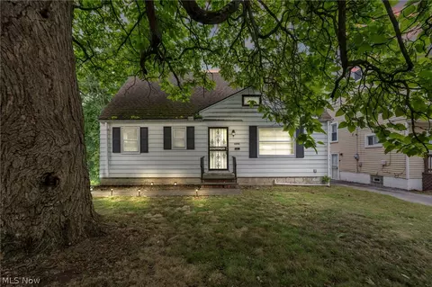 5596 Lafayette Ave, Maple Heights, OH 44137