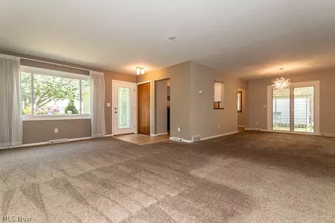 282 E 310th St, Willowick, OH 44095 photo 2