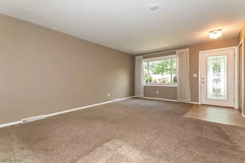 282 E 310th St, Willowick, OH 44095 photo 5