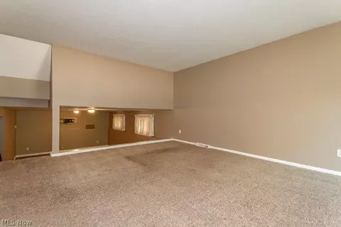 282 E 310th St, Willowick, OH 44095 photo 4