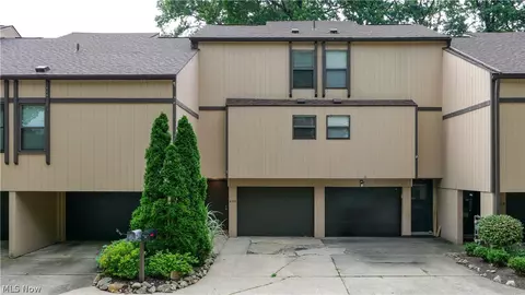 622 James Ave, Cuyahoga Falls, OH 44221