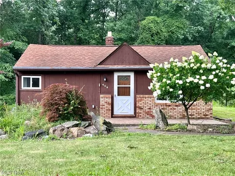 458 Buckeye Dr, Sheffield Lake, OH 44054