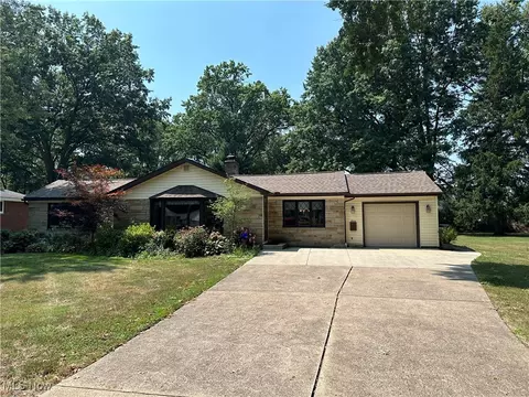 8004 Brentwood Rd, Mentor, OH 44060