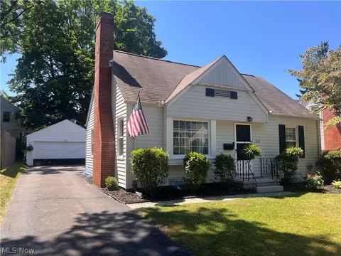 2516 Marcia Blvd, Cuyahoga Falls, OH 44223
