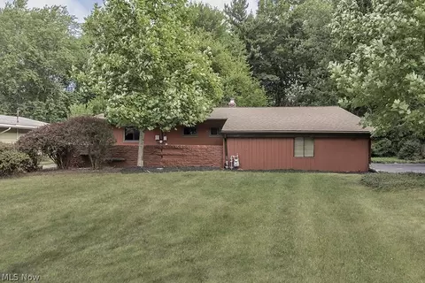 5005 Horizon Dr, Richmond Heights, OH 44143