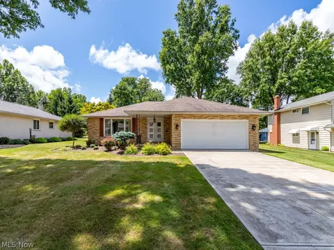 604 Jefferson Dr, Highland Heights, OH 44143
