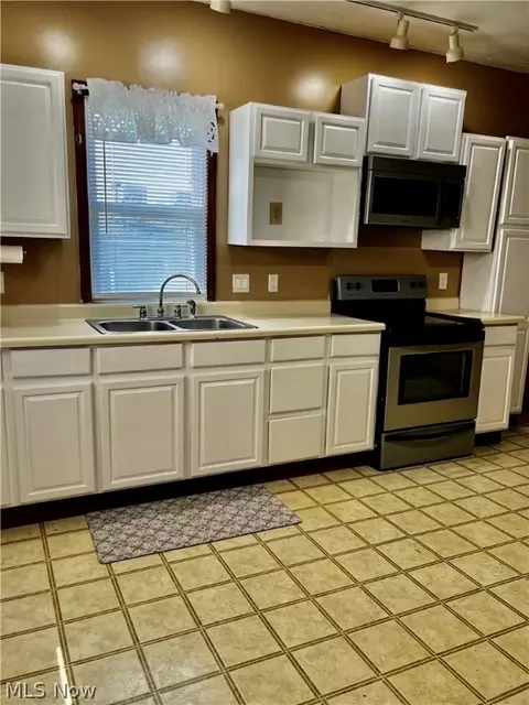 Kitchen - 1618 W 8th St, Ashtabula, OH 44004 photo 2 of 2