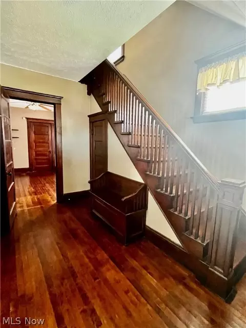 Entry Way - 1618 W 8th St, Ashtabula, OH 44004 photo 1 of 6