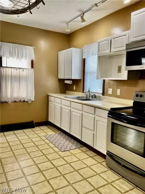 Kitchen - 1618 W 8th St, Ashtabula, OH 44004 photo 1 of 2
