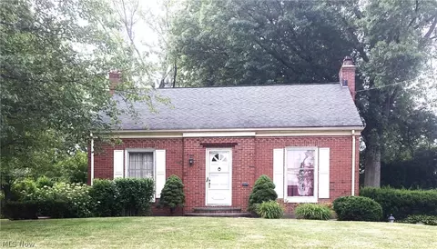 514 E Liberty St, Girard, OH 44420