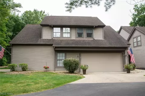 1223 Red Tail Hawk Ct #2, Boardman, OH 44512