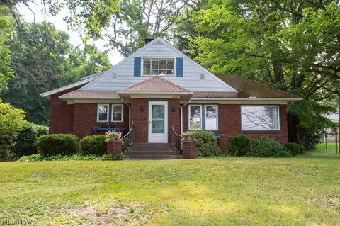 1657 Greensburg Rd, North Canton, OH 44720