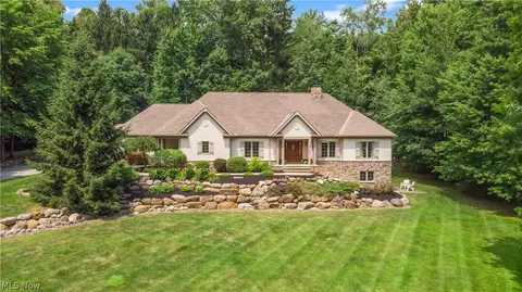 10970 Taylor May Rd, Chagrin Falls, OH 44023