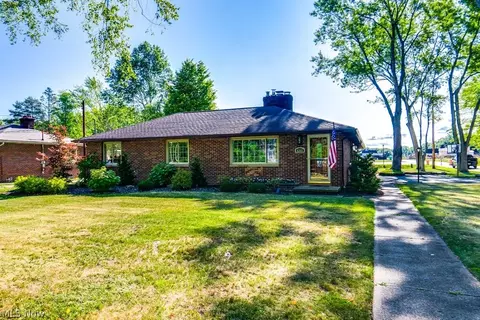 4209 Bradley Rd, Westlake, OH 44145