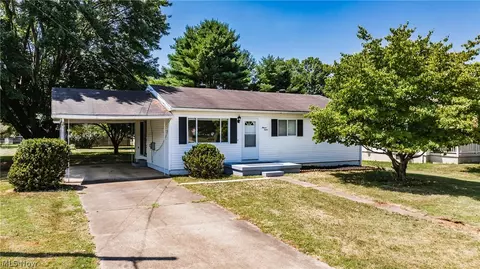 1112 16th St, Vienna, WV 26105