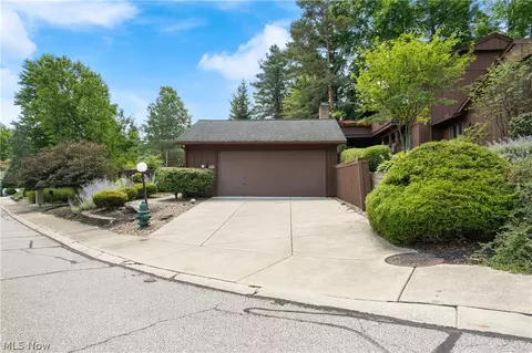 18000 Cliffside Dr, Strongsville, OH 44136