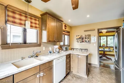 267 E 271st St, Euclid, OH 44132 photo 12