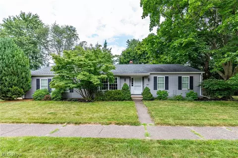 360 Bar Harbor Dr, Bay Village, OH 44140