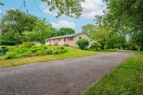 9915 Schlabach Ave NE, Hartville, OH 44632