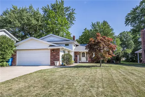 26607 Sudbury Dr, North Olmsted, OH 44070