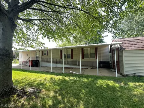 156 Ashwood Dr, Elyria, OH 44035