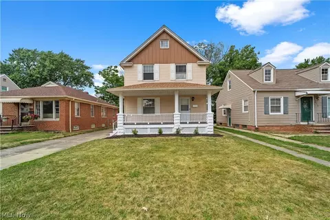 2802 Grovewood Ave, Parma, OH 44134