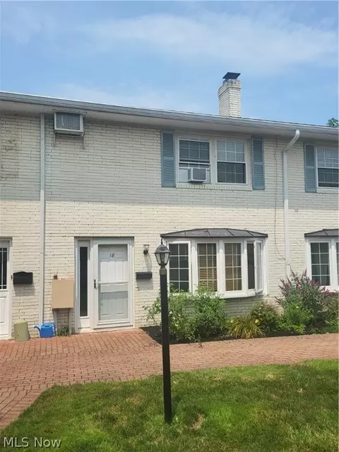 8 Meadowlawn Dr #18, Mentor, OH 44060