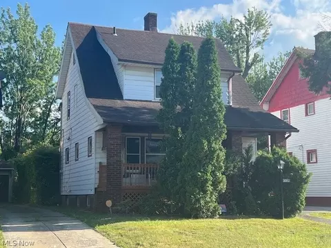13310 S Parkway Dr, Garfield Heights, OH 44105