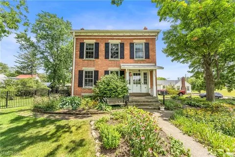 308 N Main St, Wellington, OH 44090