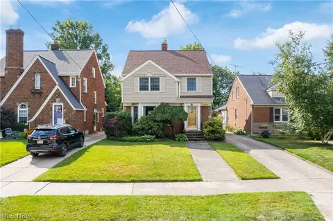 21620 Edgecliff Dr, Euclid, OH 44123