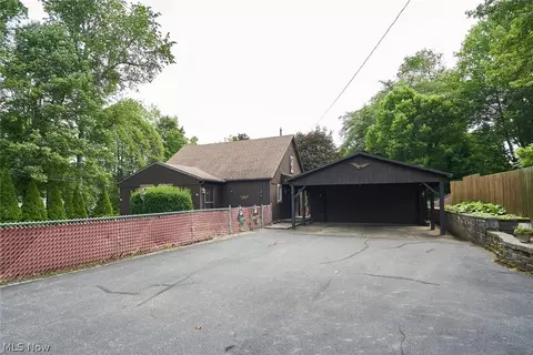 1535 Ambre Dr, Akron, OH 44312