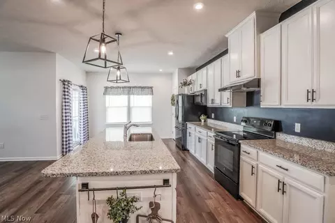 6841 Graceway Cir NE, Canton, OH 44721 photo 9