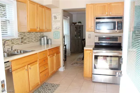 Kitchen - 331 Ewing Rd, Boardman, OH 44512 photo 2 of 3