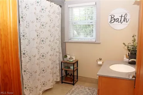 Bath - 331 Ewing Rd, Boardman, OH 44512 photo 3 of 4