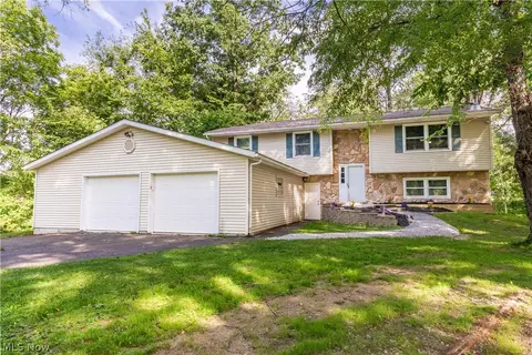 1919 Balmore St NW, North Canton, OH 44720