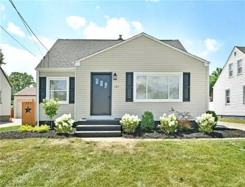 105 Iroquois St, Struthers, OH 44471