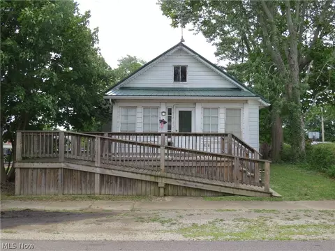 528 Garfield Ave NW, Carrollton, OH 44615