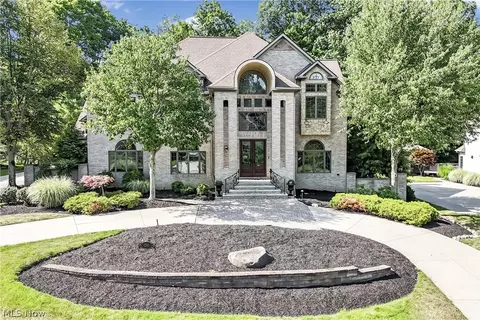 1261 Homestead Creek Dr, Broadview Heights, OH 44147