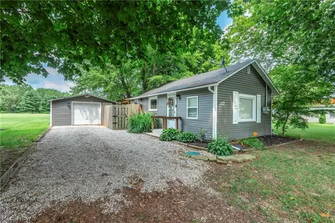4113 State Rd, Vermilion, OH 44089
