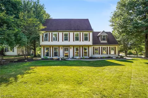 280 S Pine Ct, Aurora, OH 44202